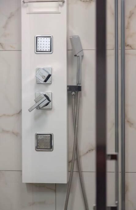 Luxurious Studio Located In The Heart Of بودابست المظهر الخارجي الصورة