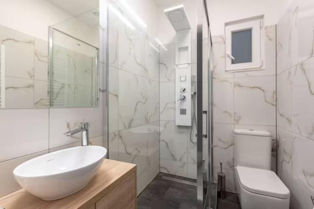 Luxurious Studio Located In The Heart Of بودابست المظهر الخارجي الصورة